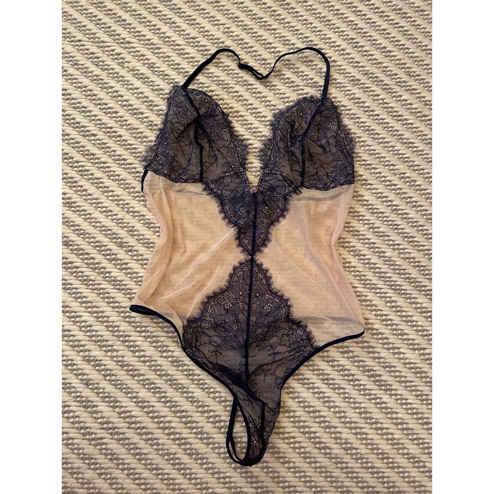 NWT VICTORIA SECRET LINGERIE. sz. XL. Nude/Blue.